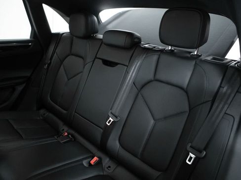 Certified 2026 Porsche Macan AWD/4WD image 37