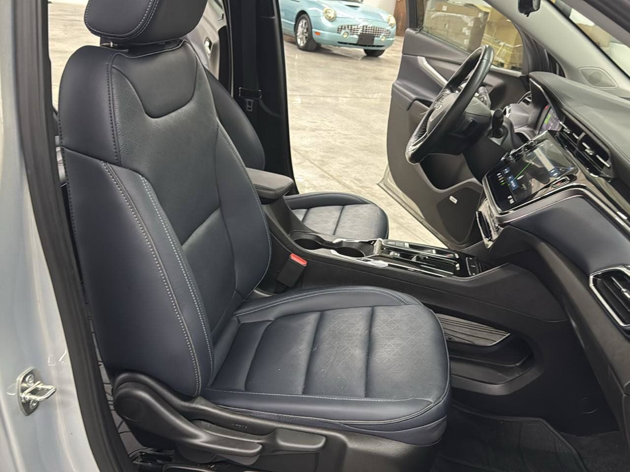 Used 2023 Chevrolet Bolt EUV Premier w/ Sun & Sound Package FWD image 20