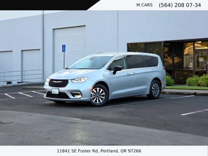 Used 2024 Chrysler Pacifica Limited