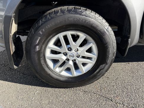 Used 2019 Nissan Frontier SV image 11