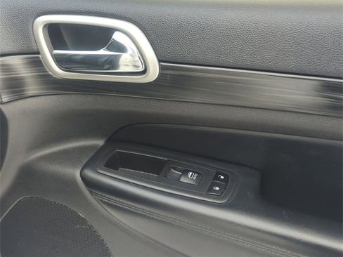 Used 2020 Jeep Grand Cherokee Altitude image 29