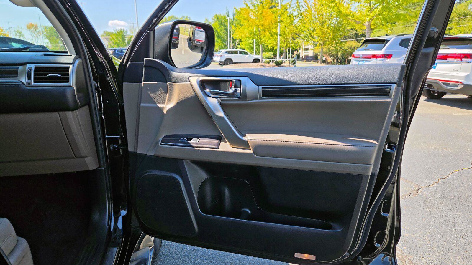 Used 2020 Lexus GX 460 Premium w/ Premium Package AWD/4WD image 57