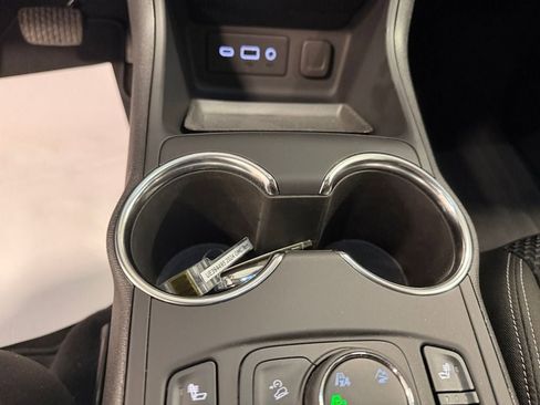 Used 2024 GMC Terrain SLE w/ Driver Convenience Package image 24