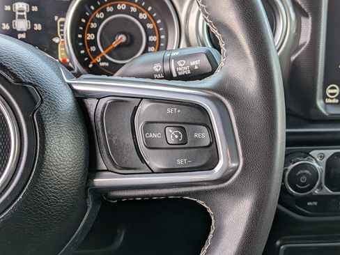 Used 2023 Jeep Gladiator Overland AWD/4WD image 27