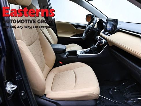 Used 2022 Toyota RAV4 XLE AWD/4WD image 24