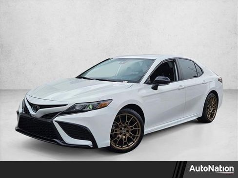 Used 2024 Toyota Camry SE image 1