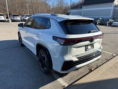 New 2026 Volkswagen Tiguan SEL R-Line image 5