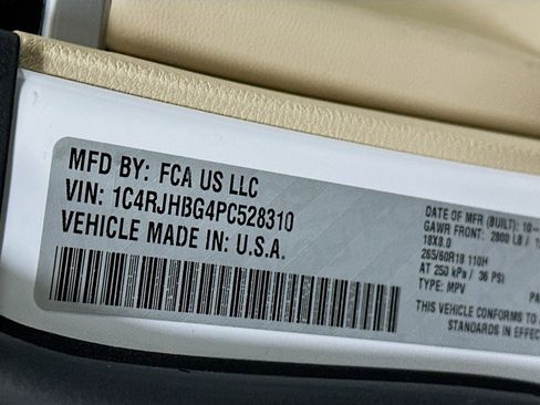 Used 2023 Jeep Grand Cherokee Limited image 12