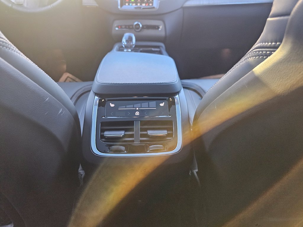 Certified 2025 Volvo XC90 B6 Ultra w/ Protection Package AWD/4WD image 35