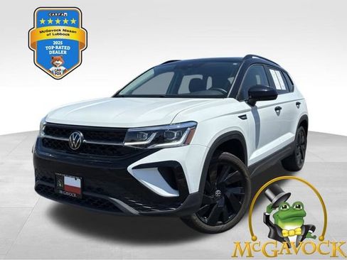 Used 2024 Volkswagen Taos SE AWD/4WD image 1