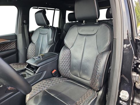 Used 2022 Jeep Grand Cherokee Summit w/ Luxury Tech Group V AWD/4WD image 12