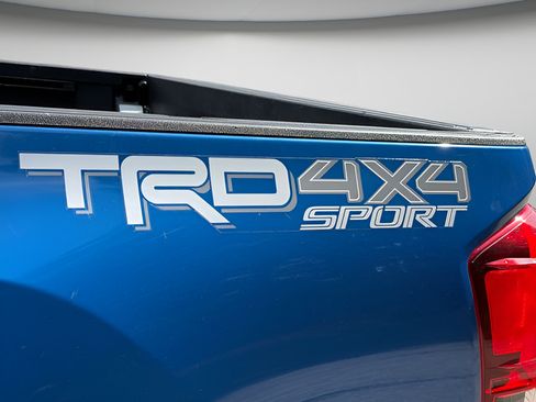 Used 2018 Toyota Tacoma TRD Sport w/ Technology Package AWD/4WD image 12