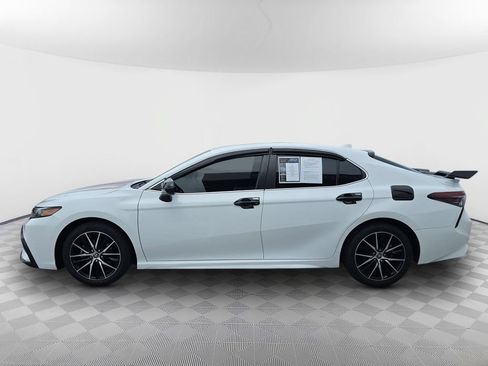 Used 2021 Toyota Camry SE FWD image 5