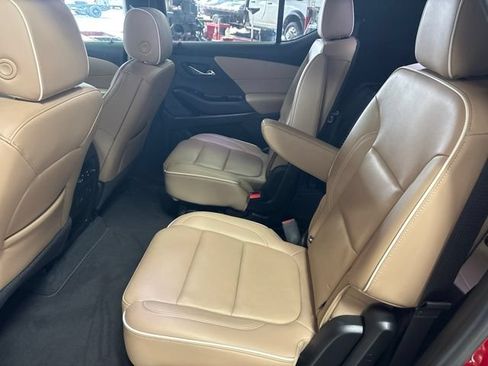 Used 2023 Chevrolet Traverse Premier FWD image 19