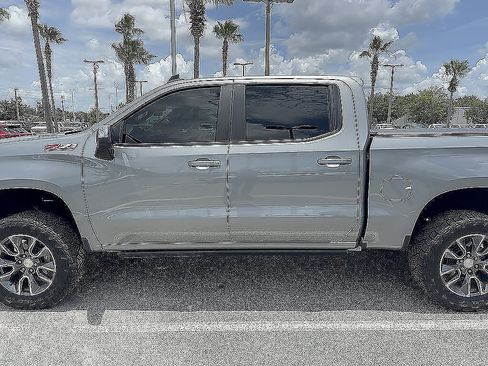 Used 2023 Chevrolet Silverado 1500 LT AWD/4WD image 4