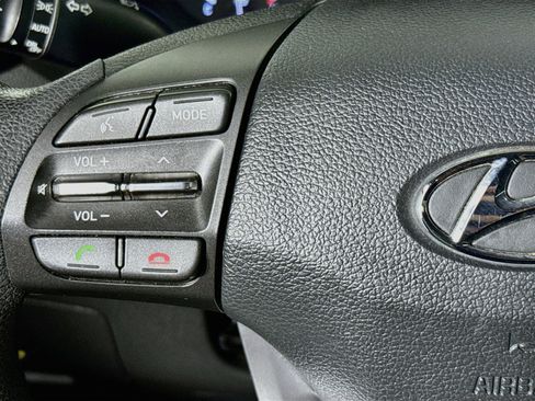 Used 2018 Hyundai Elantra GT FWD image 11