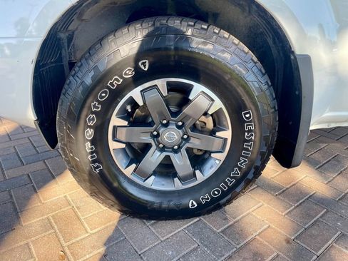 Used 2018 Nissan Frontier PRO-4X image 10
