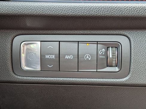 Certified 2025 Chevrolet Traverse Z71 w/ Driver Confidence Package AWD/4WD image 17