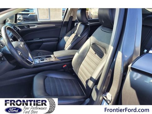 Used 2017 Ford Fusion SE w/ Equipment Group 201A image 12