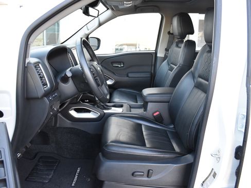 Used 2024 Nissan Frontier SL w/ Technology Package image 14