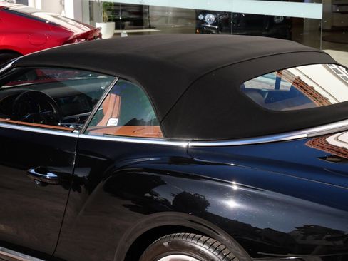 Used 2020 Bentley Continental GT image 10