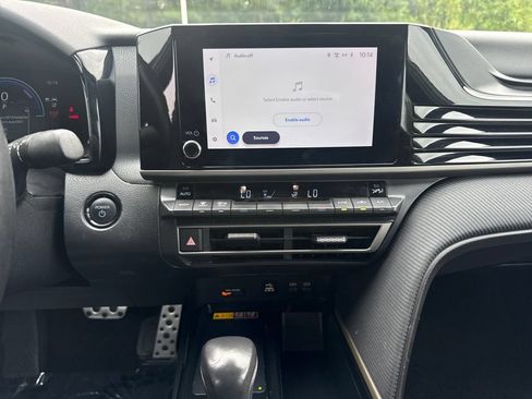 Used 2025 Toyota Camry SE FWD image 18