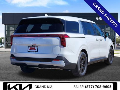 New 2026 Kia Carnival FWD image 5
