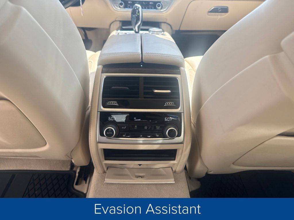 Used 2020 BMW 750i xDrive AWD/4WD image 13