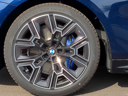 Used 2026 BMW 530i xDrive w/ M Sport Package AWD/4WD image 14