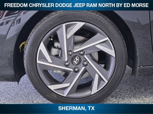 Used 2025 Hyundai Elantra Sport FWD image 7