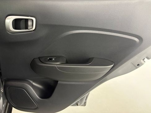 Used 2025 Hyundai Venue SEL FWD image 40