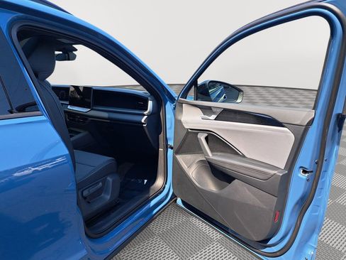 New 2025 Volkswagen Tiguan SE R-Line AWD/4WD image 17
