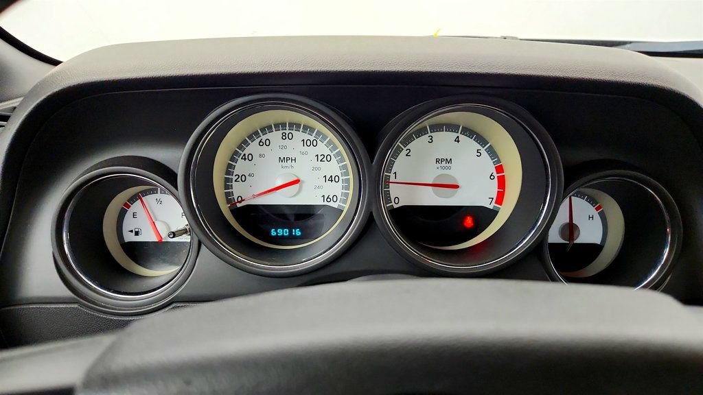 Used 2010 Dodge Challenger R/T RWD image 13