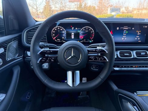Used 2025 Mercedes-Benz GLS 580 4MATIC image 14
