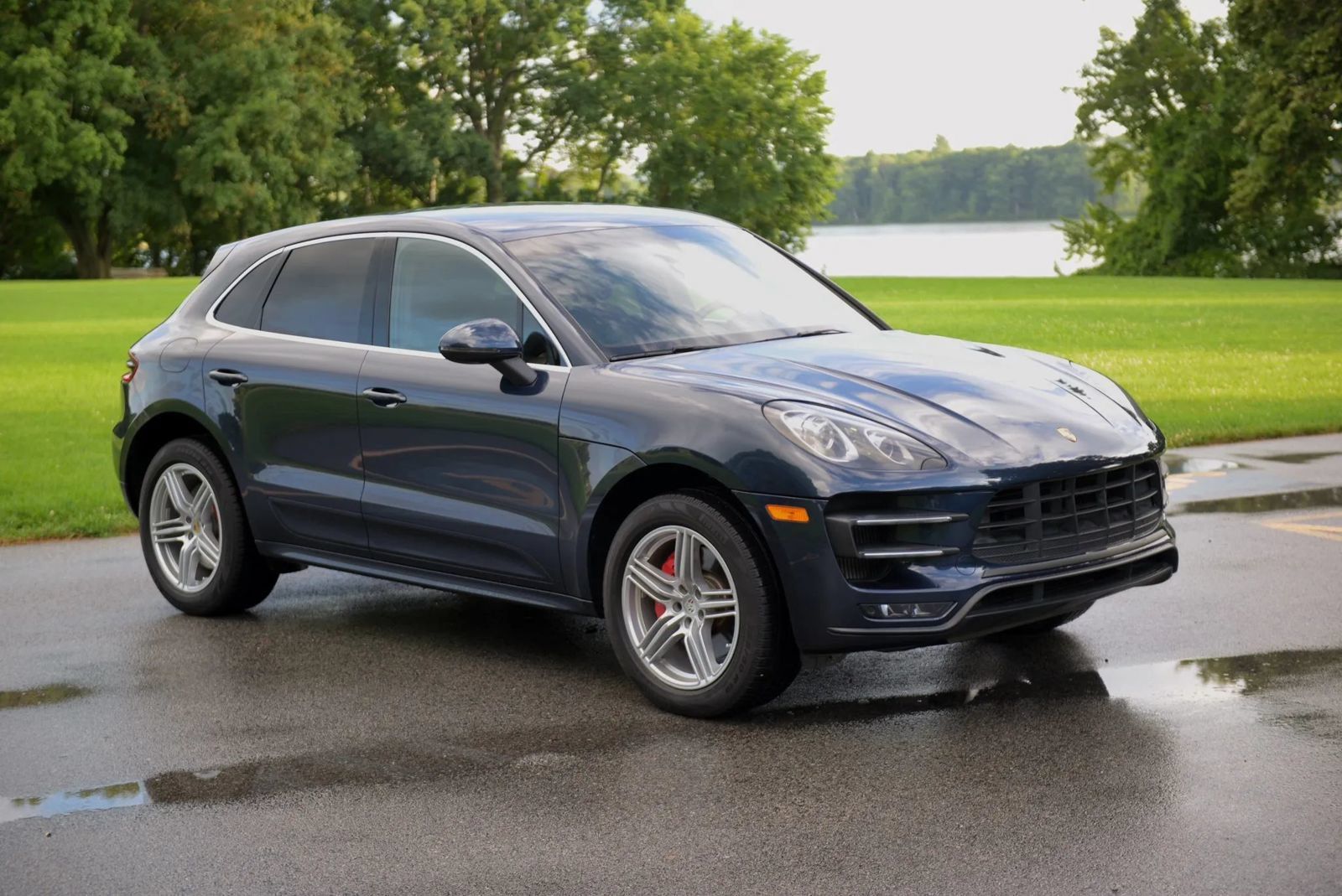 Used 2016 Porsche Macan Turbo AWD/4WD image 2