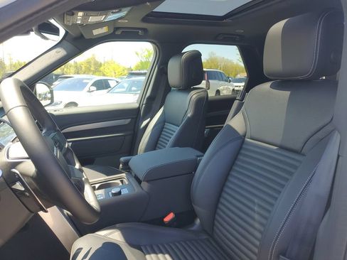 Used 2025 Land Rover Discovery Dynamic SE AWD/4WD image 10