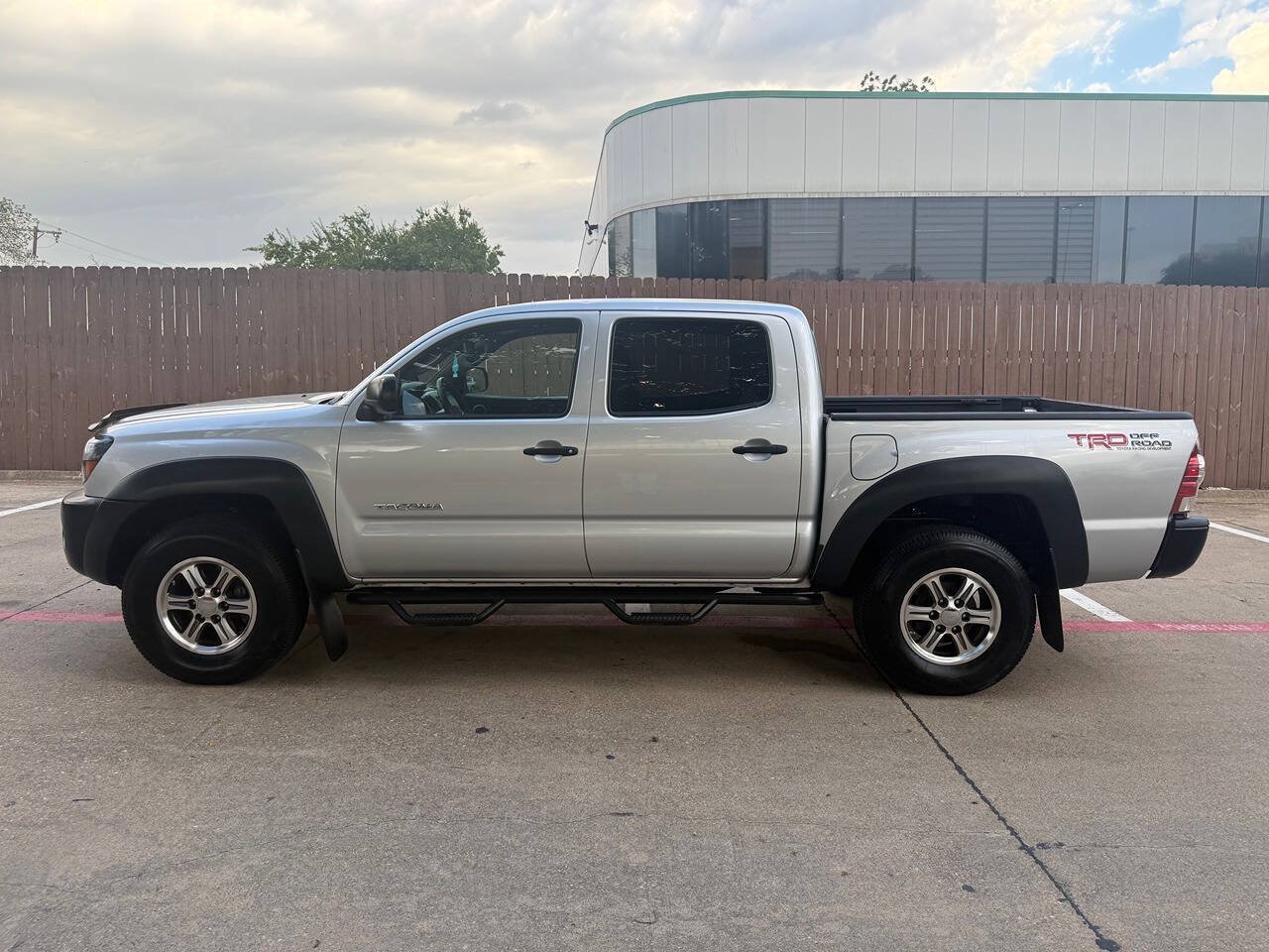 Used 2011 Toyota Tacoma PreRunner w/ Convenience Pkg RWD image 3