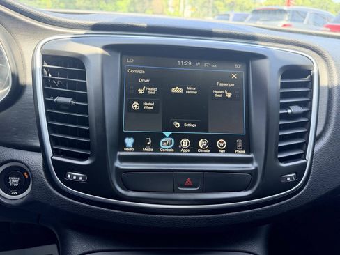 Used 2017 Chrysler 200 Limited Platinum w/ Comfort & Convenience Group FWD image 33