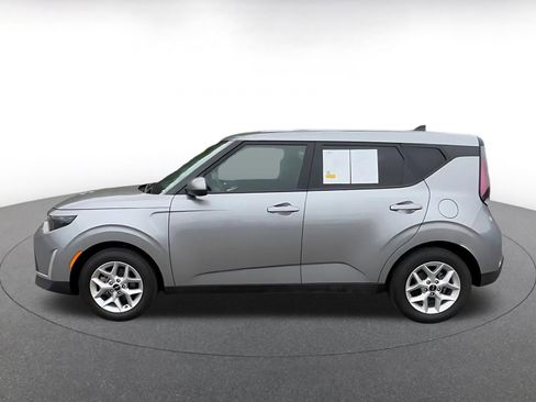 Used 2025 Kia Soul LX w/ LX Technology Package FWD image 9