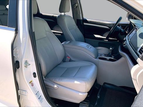 Used 2015 Toyota Highlander XLE AWD/4WD image 8