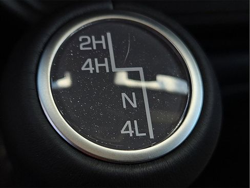 New 2025 Jeep Gladiator High Tide image 13