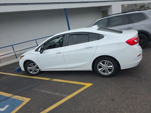 Used 2017 Chevrolet Cruze LT w/ Convenience Package image 7