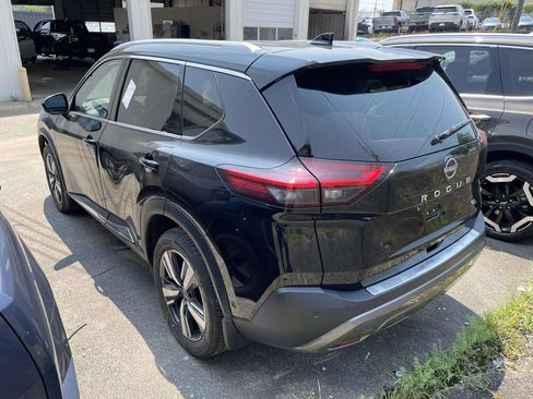 Used 2023 Nissan Rogue SL w/ SL Premium Package FWD image 4
