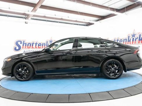 Certified 2025 Honda Accord SE image 5