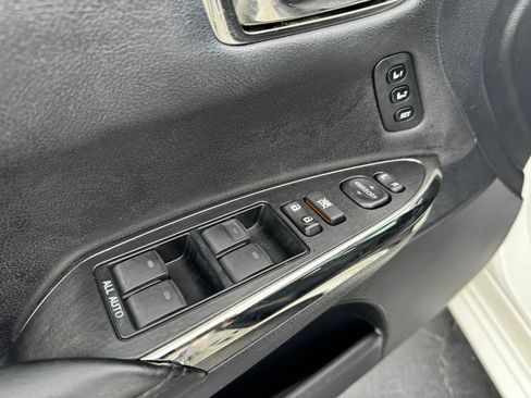 Used 2013 Toyota Avalon Limited w/ Technology Pkg FWD image 21