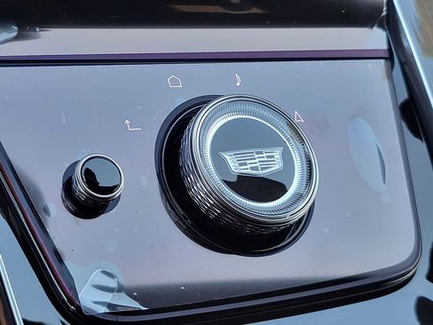 New 2025 Cadillac Escalade Luxury image 28