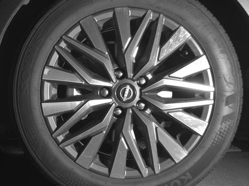 Used 2025 Nissan Altima 2.5 SV FWD image 12