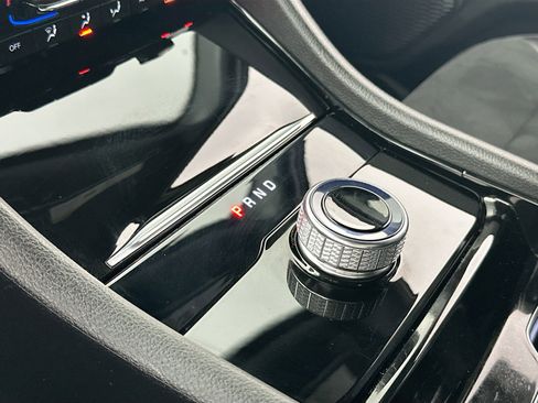 Used 2023 Jeep Grand Cherokee Altitude image 16