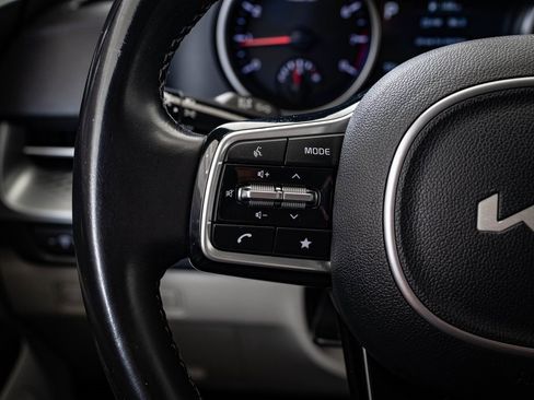 Used 2023 Kia Carnival LX image 22