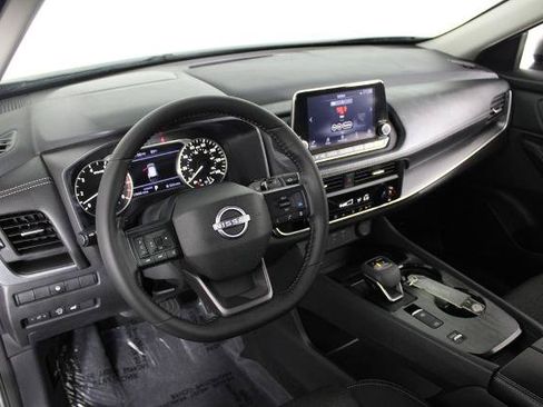 Certified 2025 Nissan Rogue SV FWD image 19